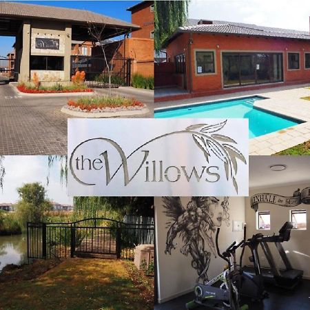 Or Tambo Self Catering Apartments, The Willows Boksburg Esterno foto