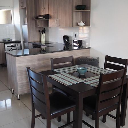 Or Tambo Self Catering Apartments, The Willows Boksburg Esterno foto