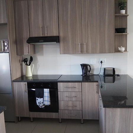 Or Tambo Self Catering Apartments, The Willows Boksburg Esterno foto