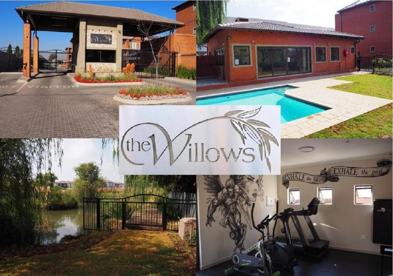 Or Tambo Self Catering Apartments, The Willows Boksburg Esterno foto