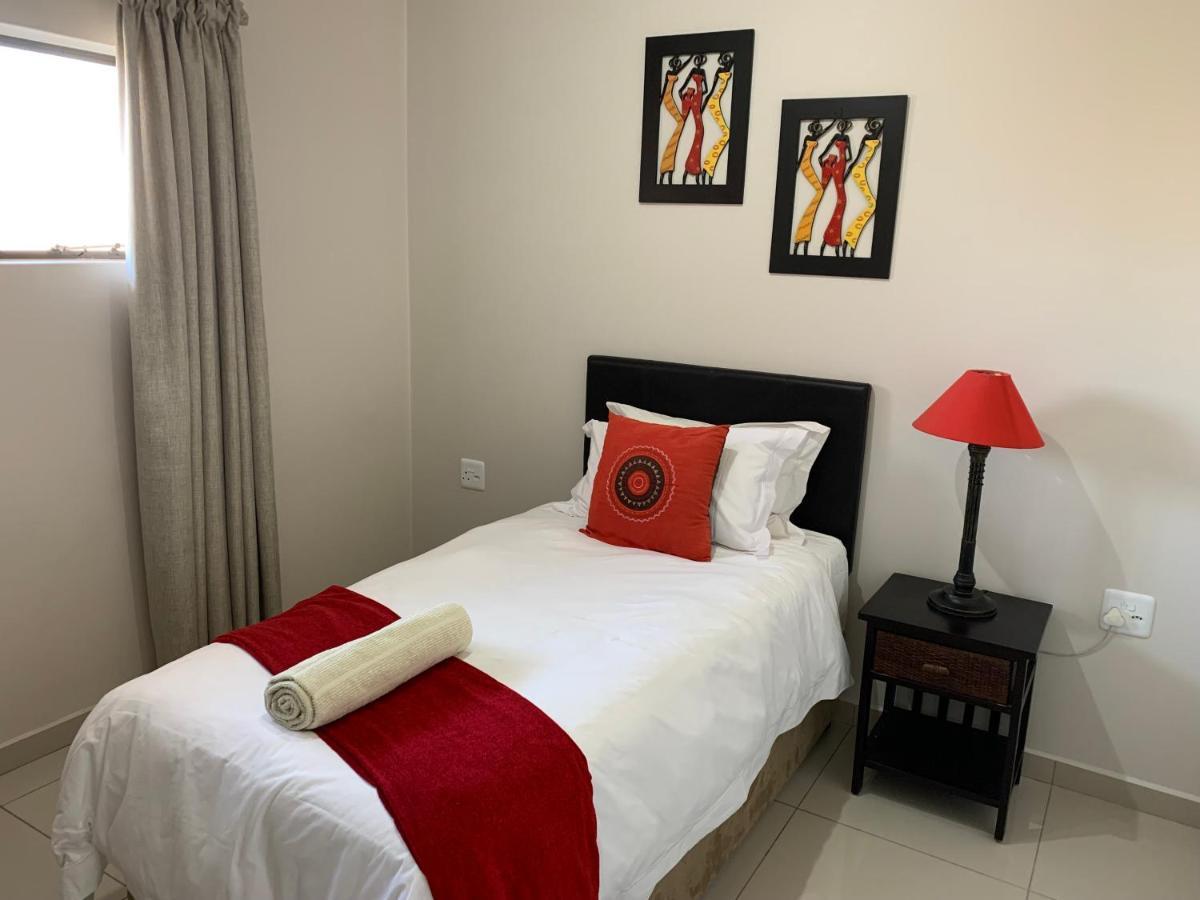 Or Tambo Self Catering Apartments, The Willows Boksburg Esterno foto