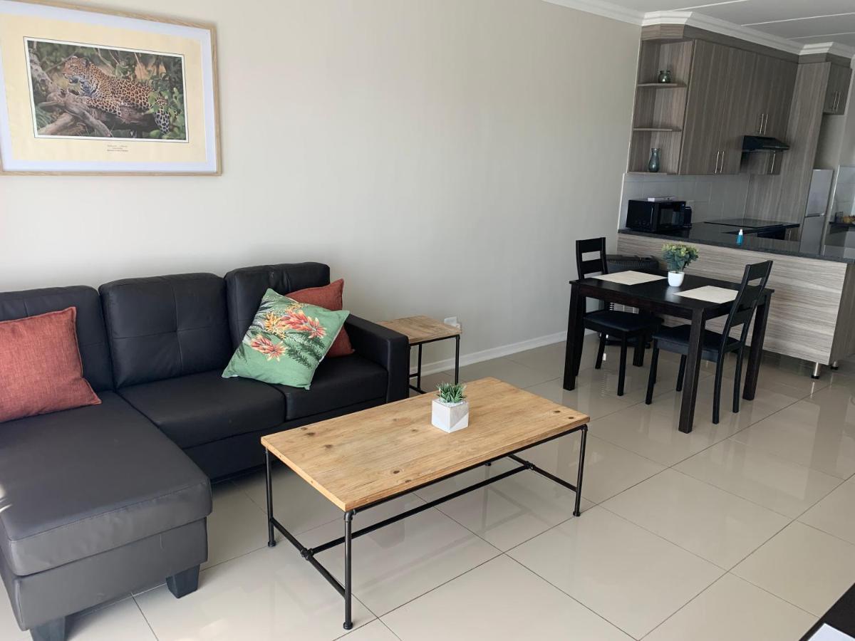 Or Tambo Self Catering Apartments, The Willows Boksburg Esterno foto