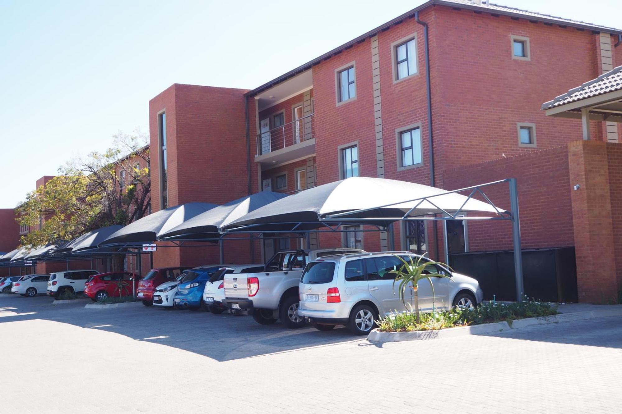 Or Tambo Self Catering Apartments, The Willows Boksburg Esterno foto