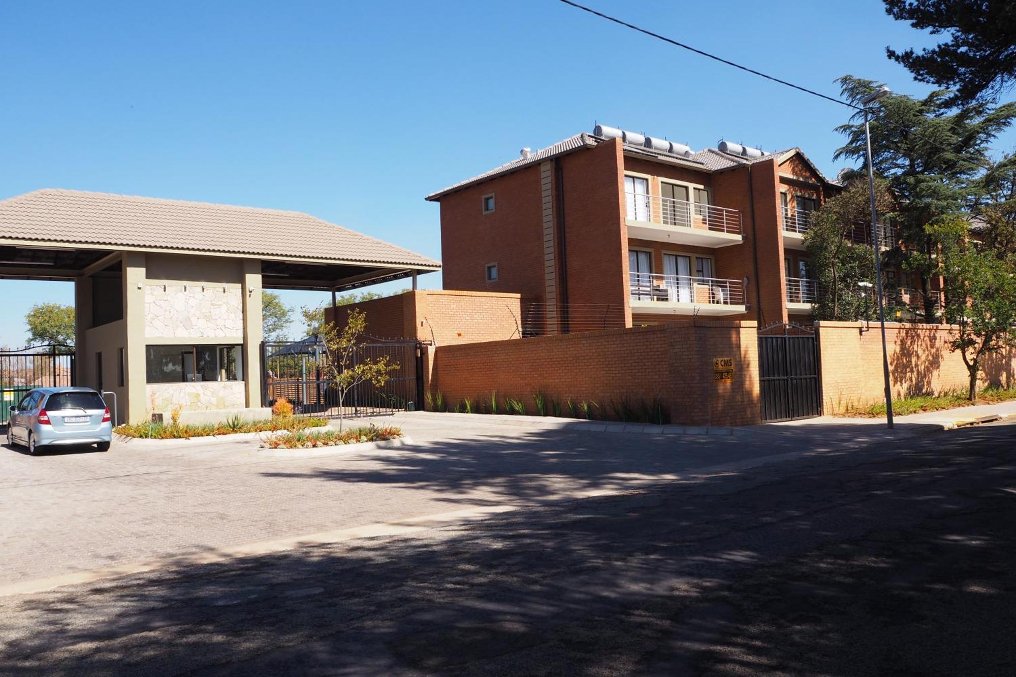 Or Tambo Self Catering Apartments, The Willows Boksburg Esterno foto