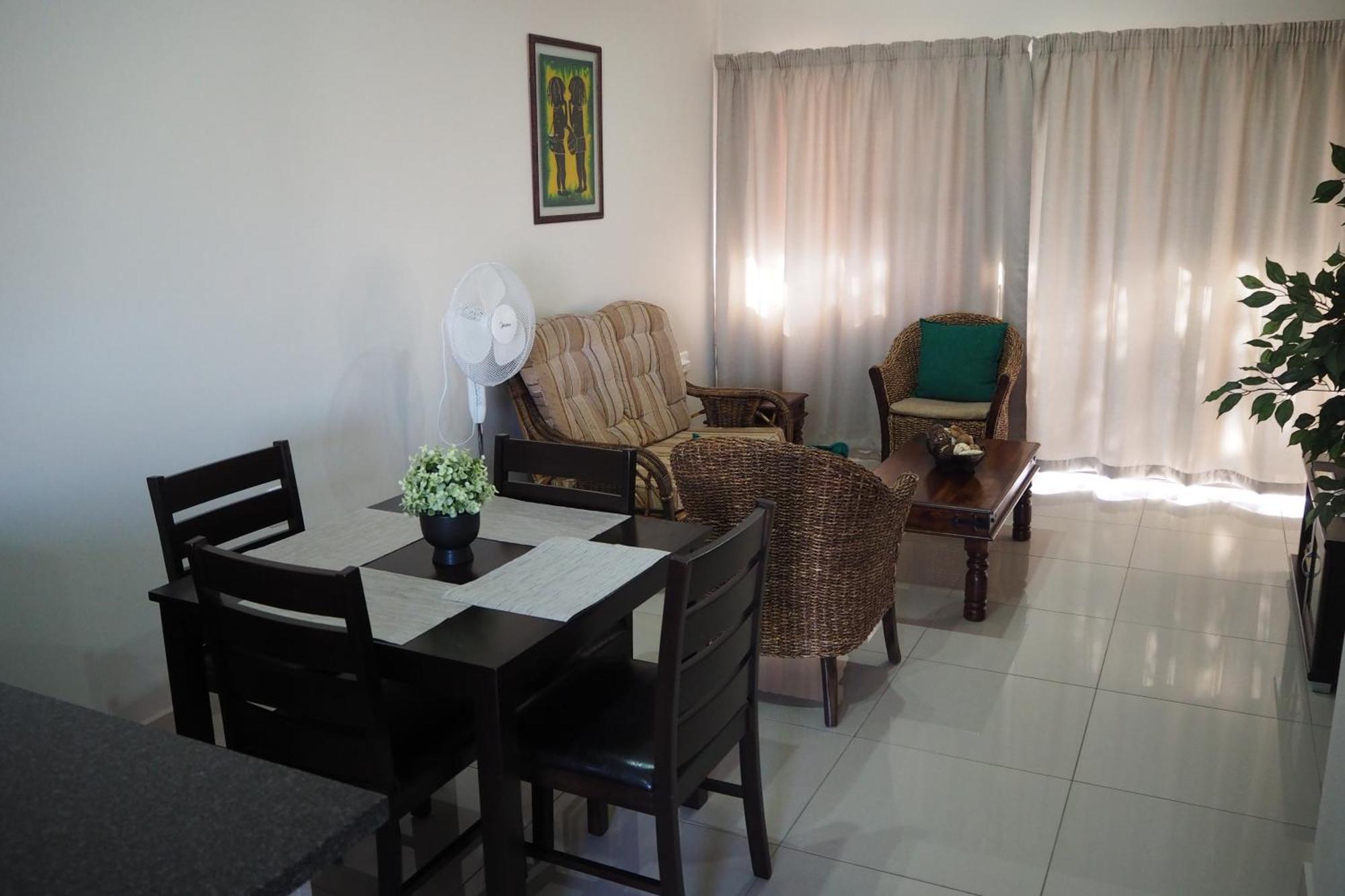 Or Tambo Self Catering Apartments, The Willows Boksburg Esterno foto