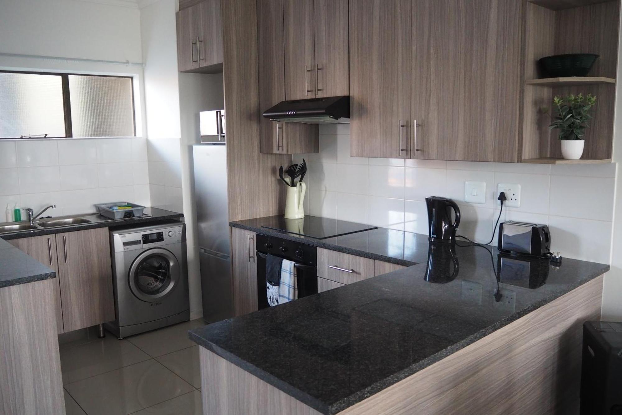 Or Tambo Self Catering Apartments, The Willows Boksburg Esterno foto