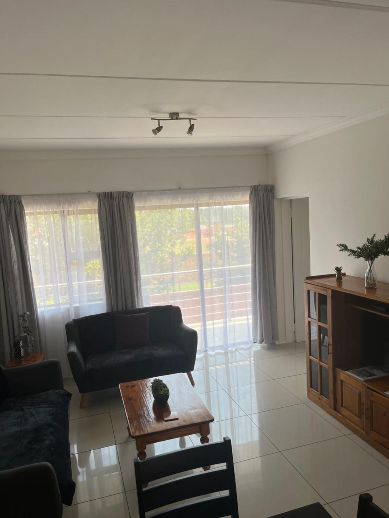 Or Tambo Self Catering Apartments, The Willows Boksburg Esterno foto