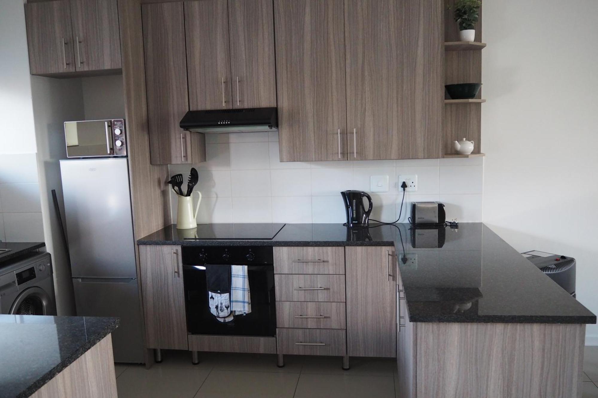 Or Tambo Self Catering Apartments, The Willows Boksburg Esterno foto