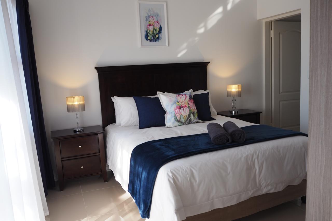 Or Tambo Self Catering Apartments, The Willows Boksburg Esterno foto