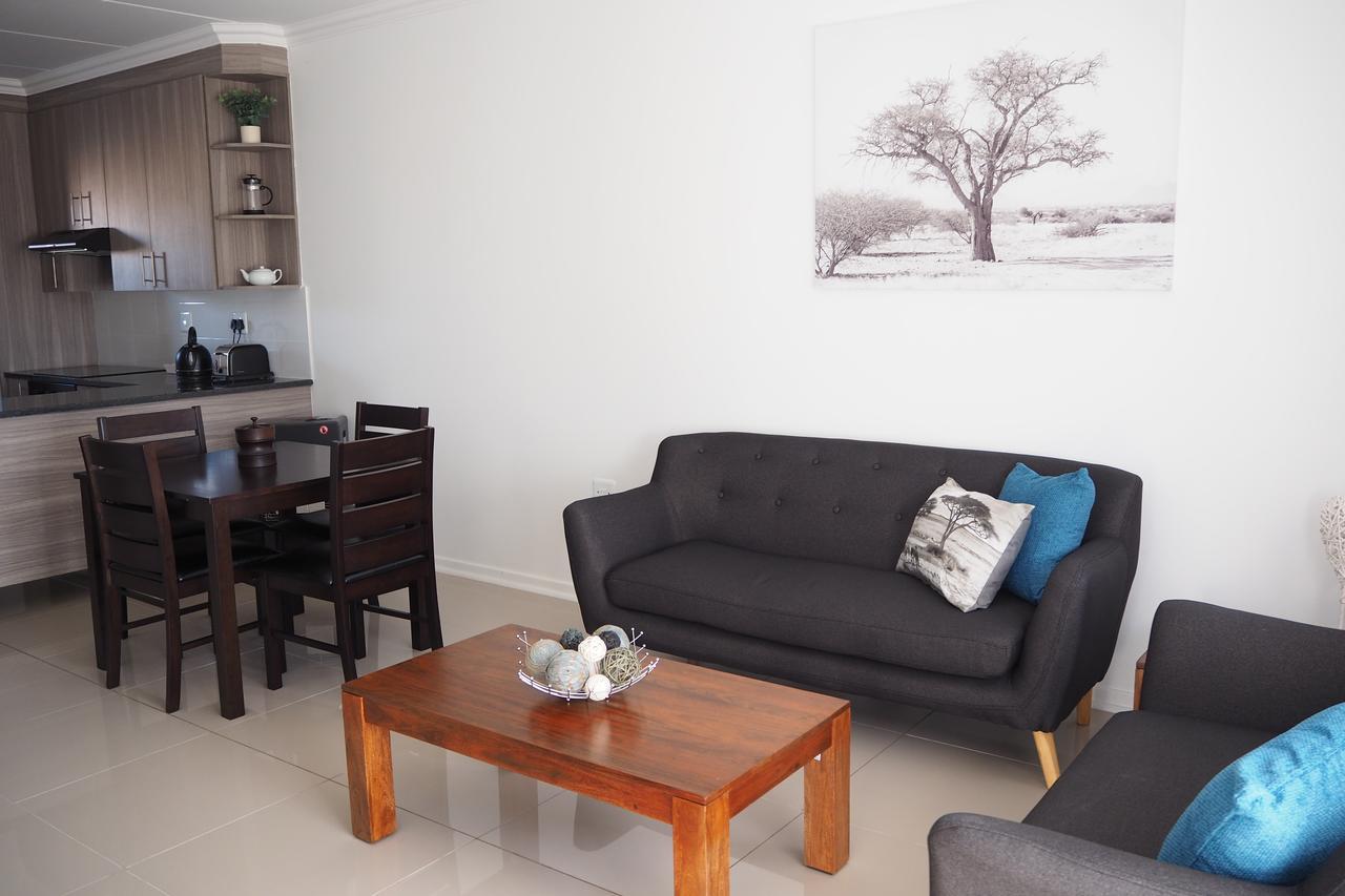 Or Tambo Self Catering Apartments, The Willows Boksburg Esterno foto