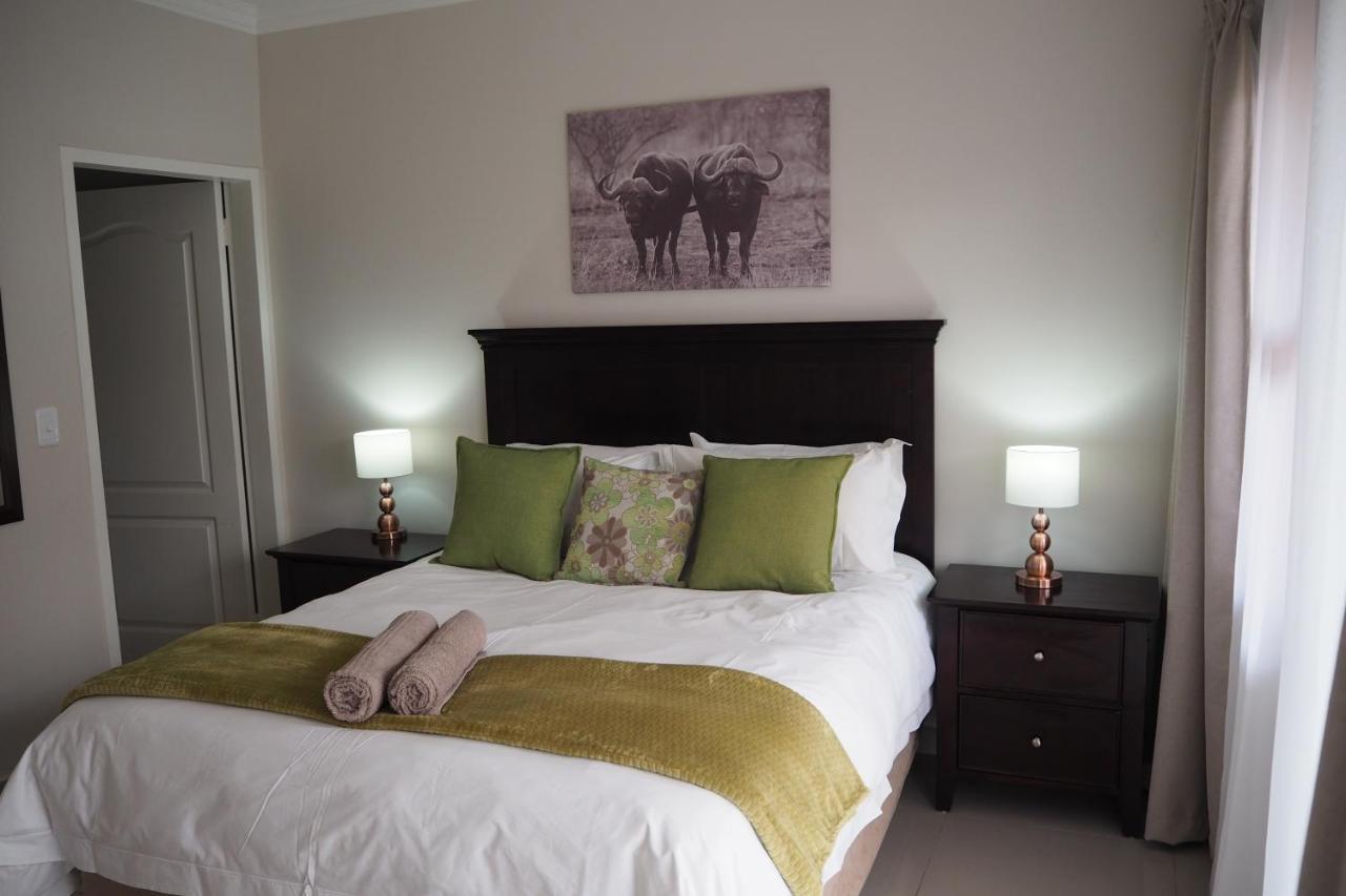 Or Tambo Self Catering Apartments, The Willows Boksburg Esterno foto