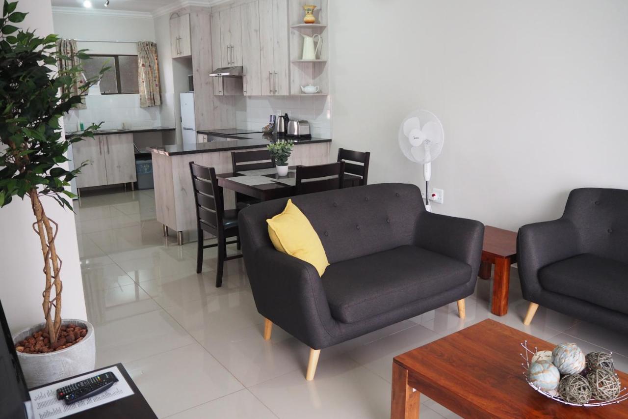 Or Tambo Self Catering Apartments, The Willows Boksburg Esterno foto