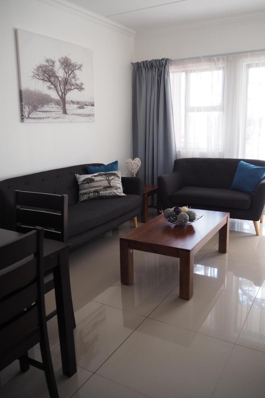 Or Tambo Self Catering Apartments, The Willows Boksburg Esterno foto