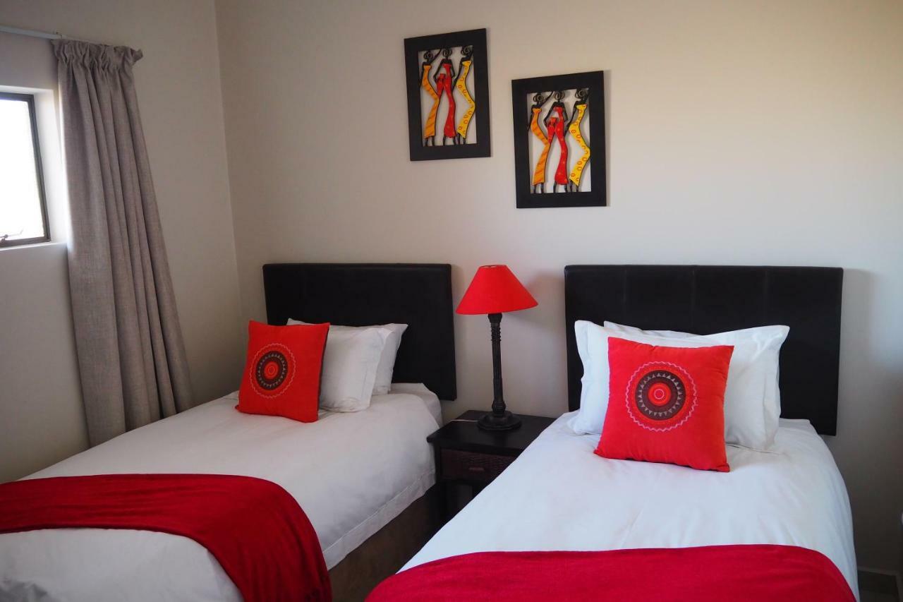 Or Tambo Self Catering Apartments, The Willows Boksburg Esterno foto