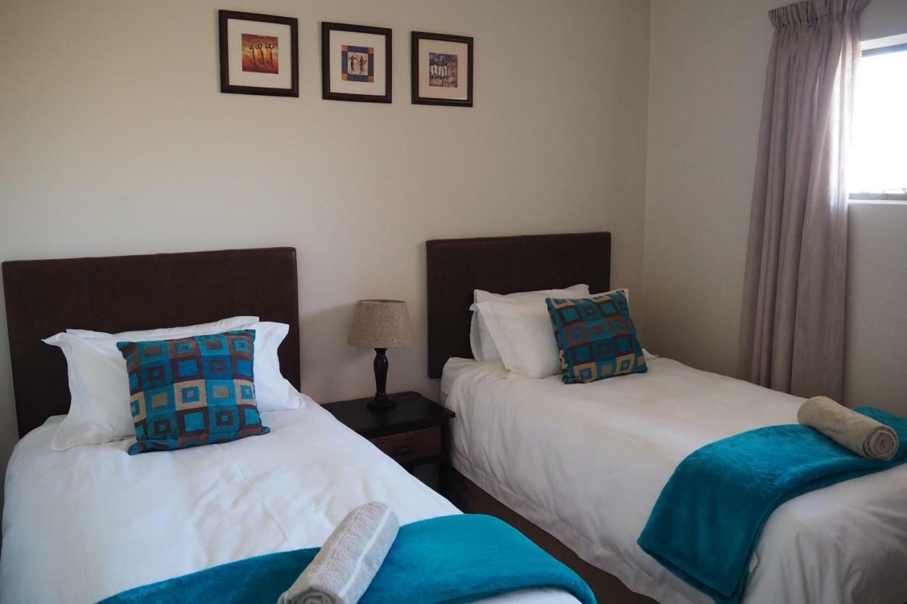 Or Tambo Self Catering Apartments, The Willows Boksburg Esterno foto