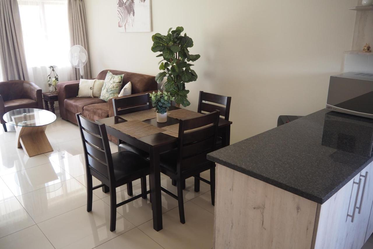 Or Tambo Self Catering Apartments, The Willows Boksburg Esterno foto