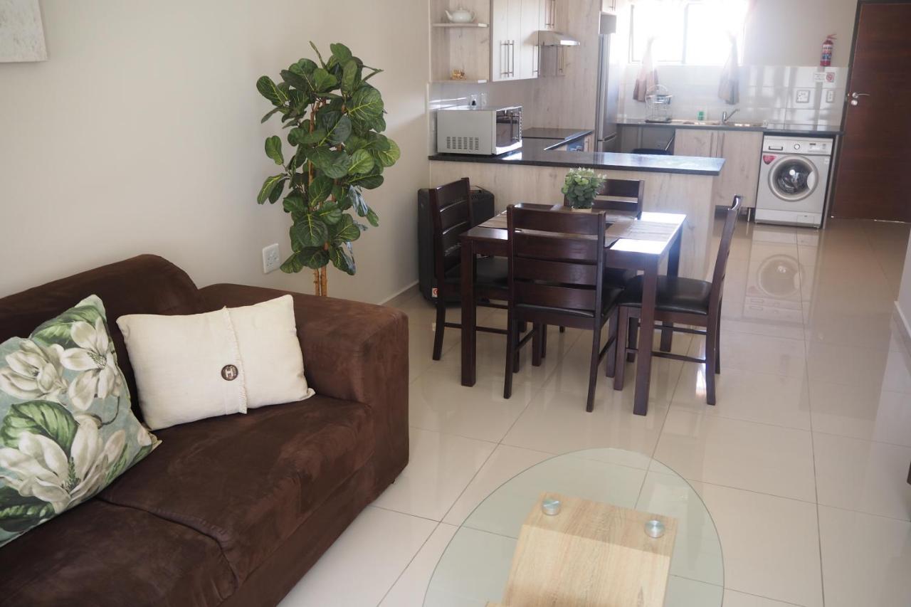 Or Tambo Self Catering Apartments, The Willows Boksburg Esterno foto